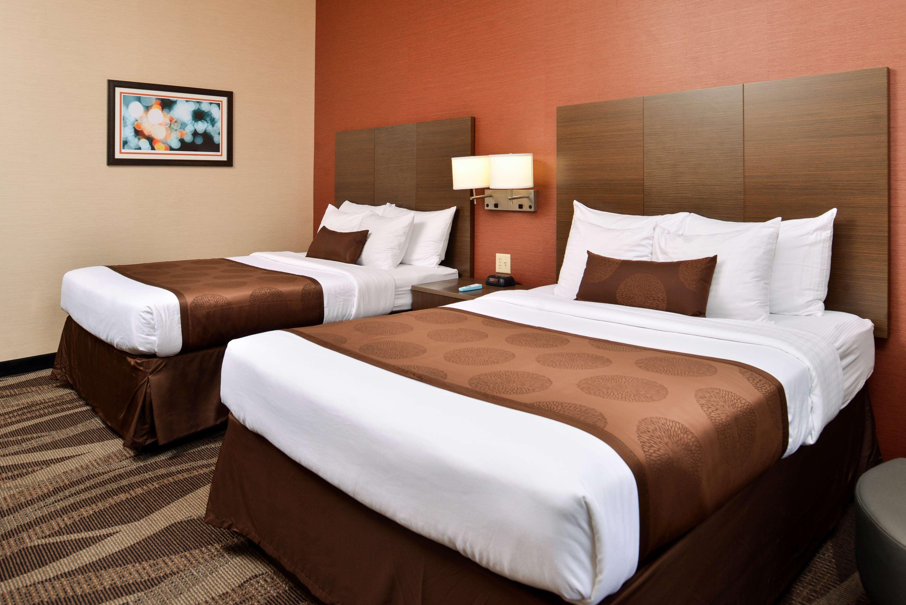 Best Western Plus University Inn Олийн Екстериор снимка
