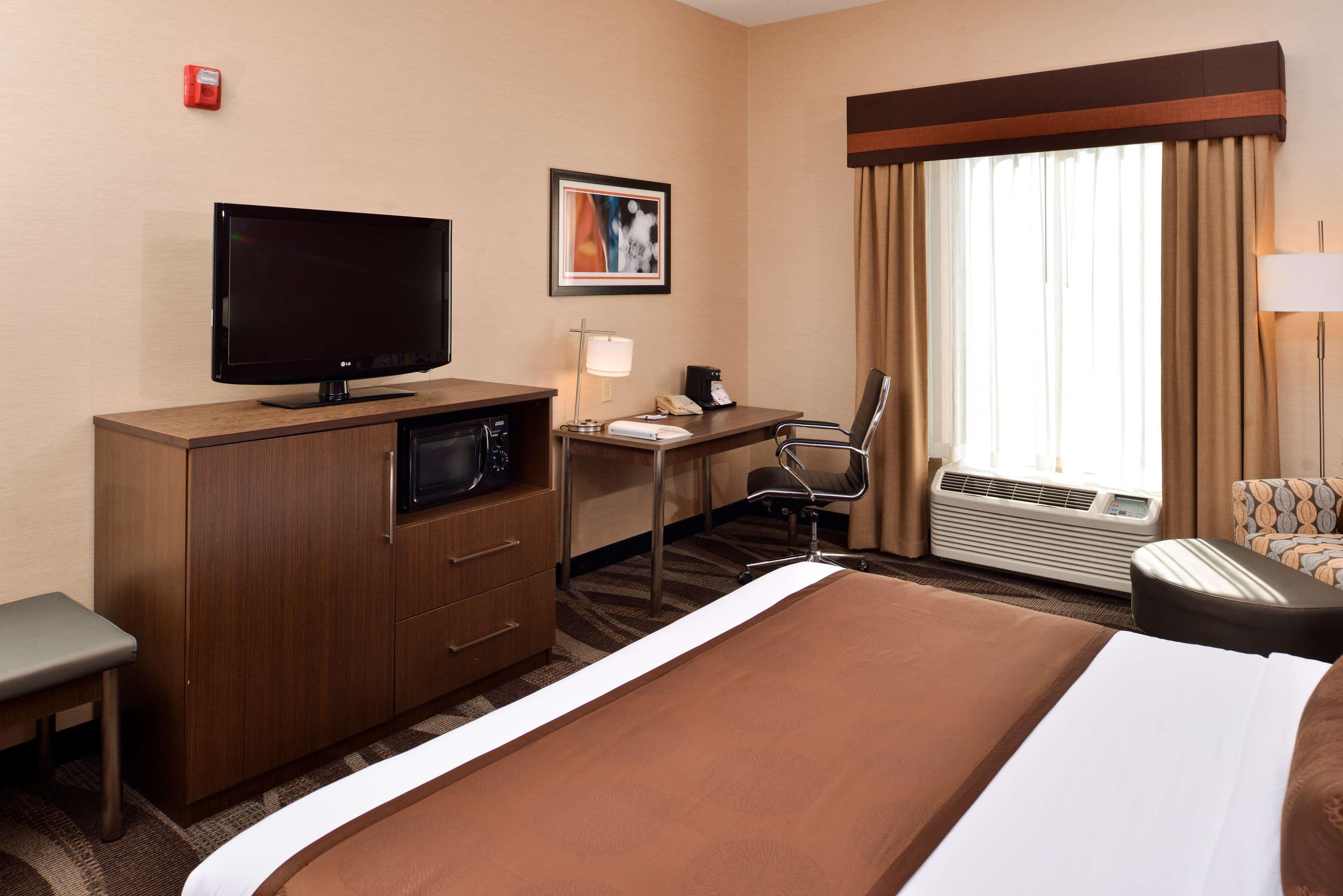 Best Western Plus University Inn Олийн Екстериор снимка