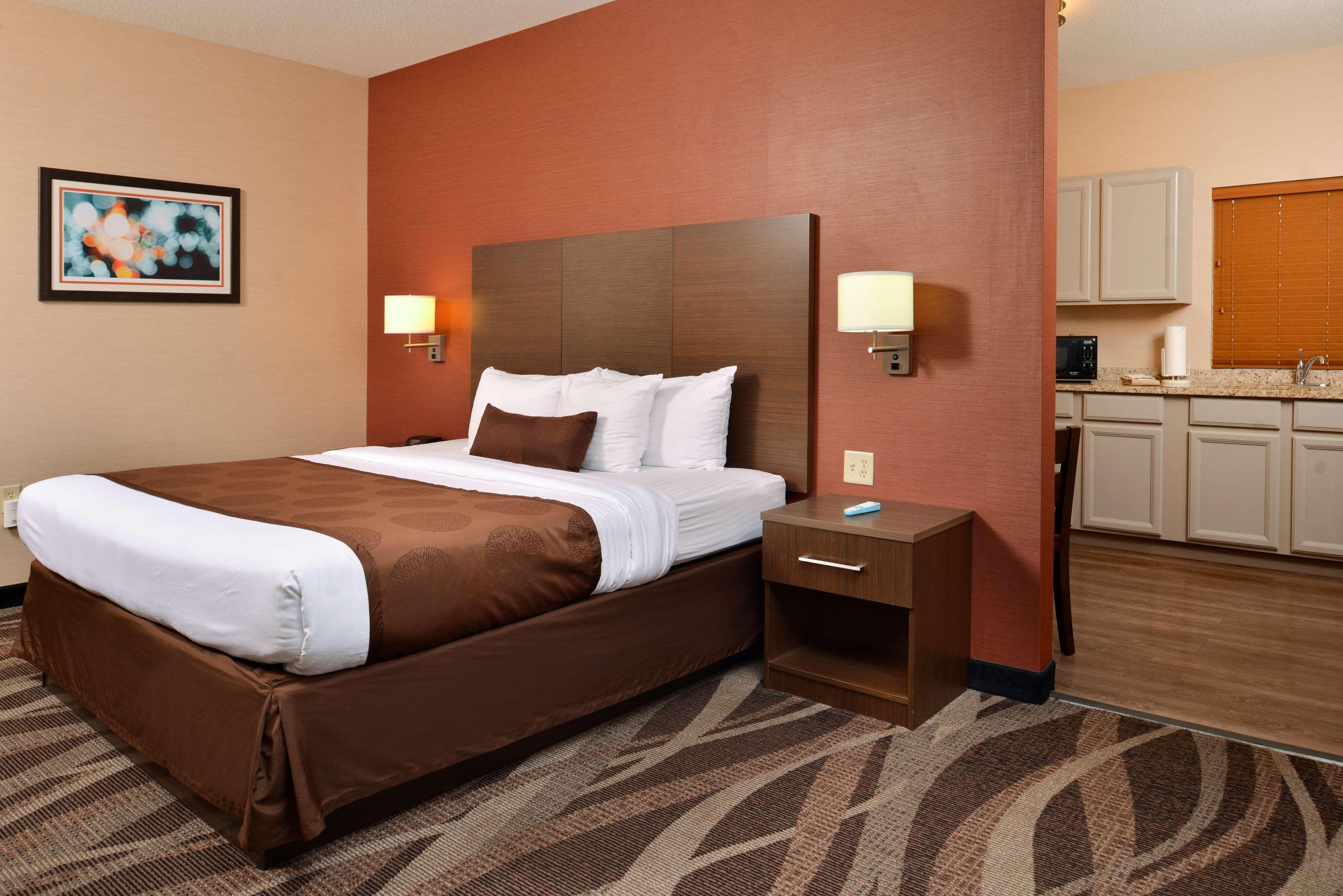 Best Western Plus University Inn Олийн Екстериор снимка
