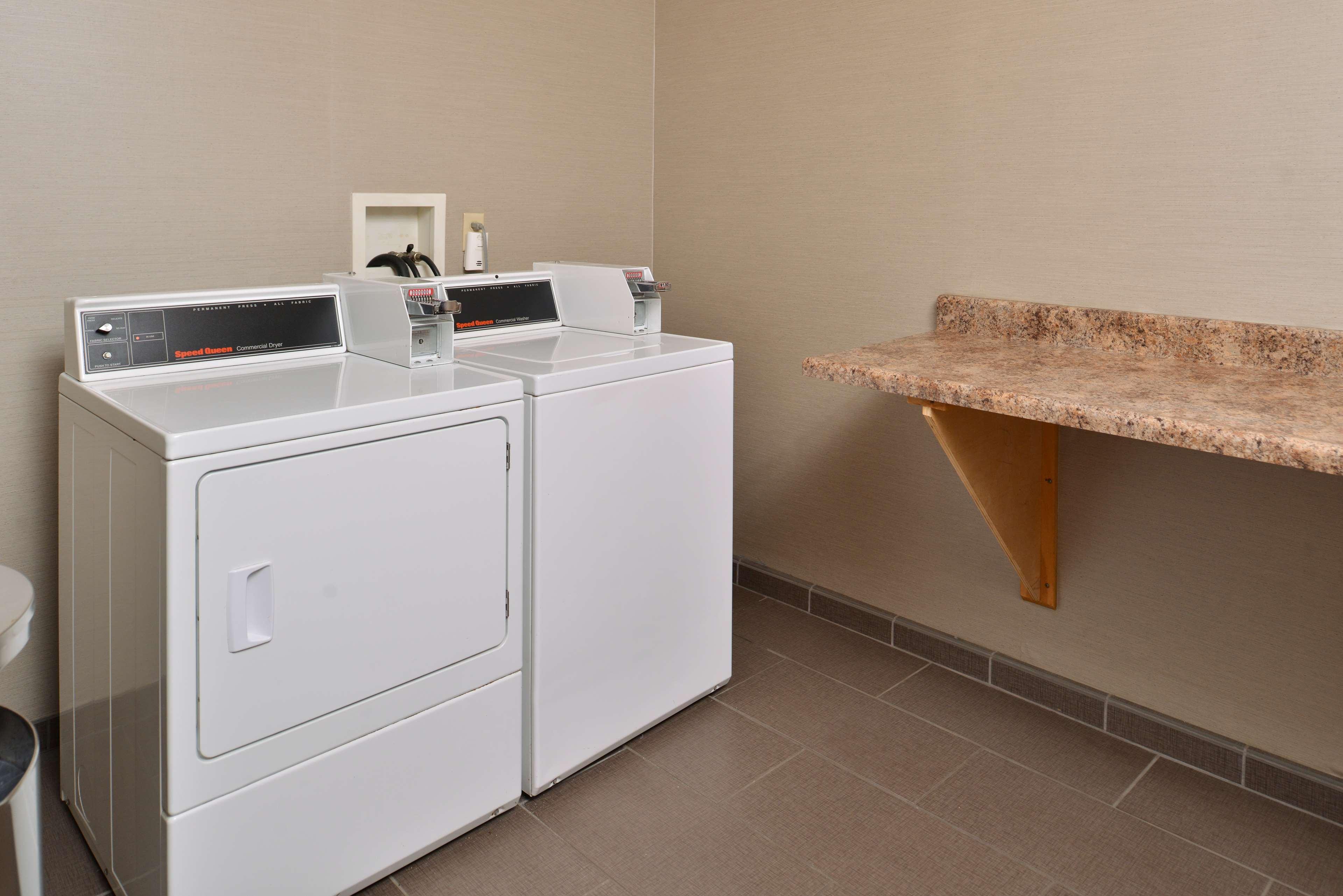 Best Western Plus University Inn Олийн Екстериор снимка