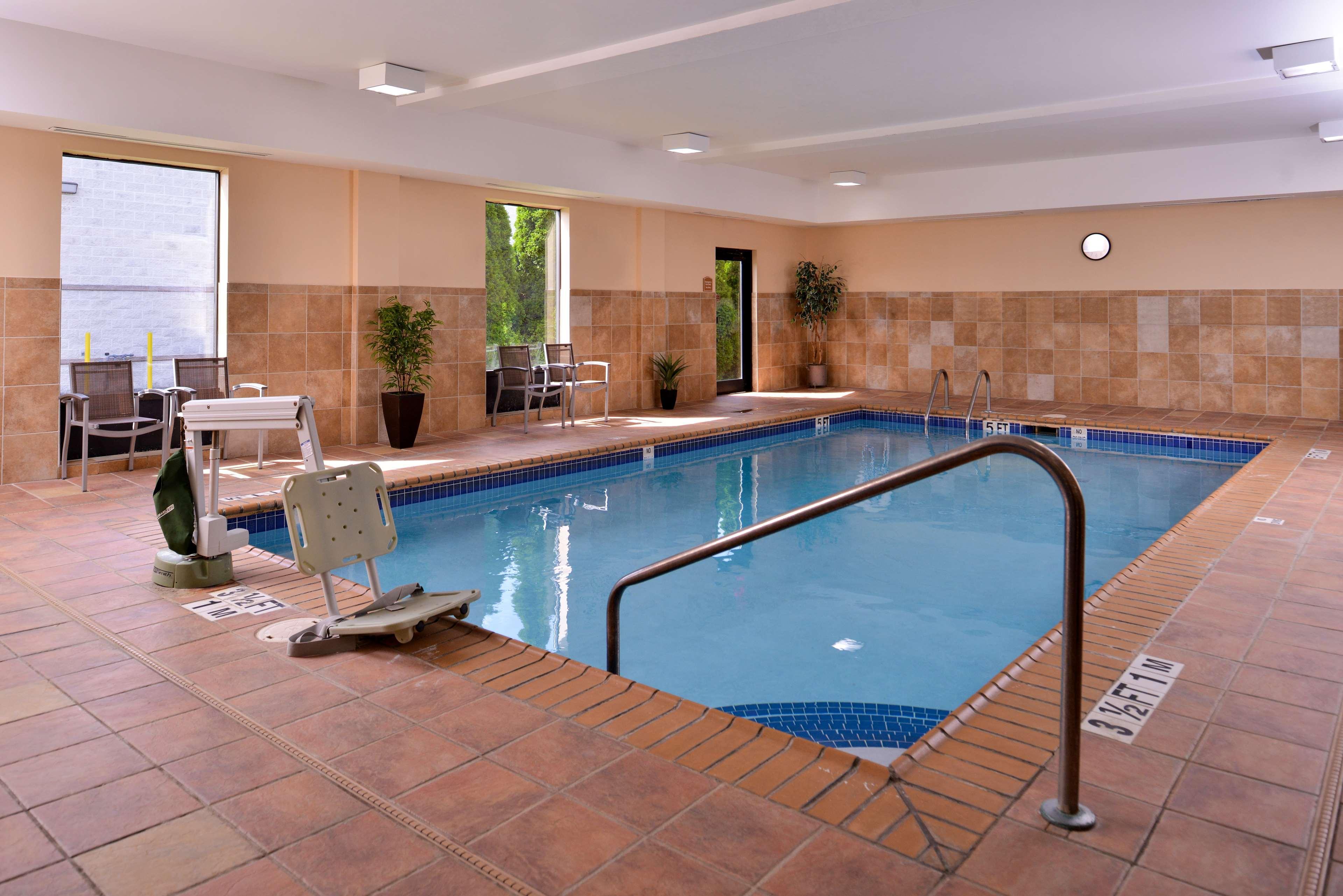 Best Western Plus University Inn Олийн Екстериор снимка