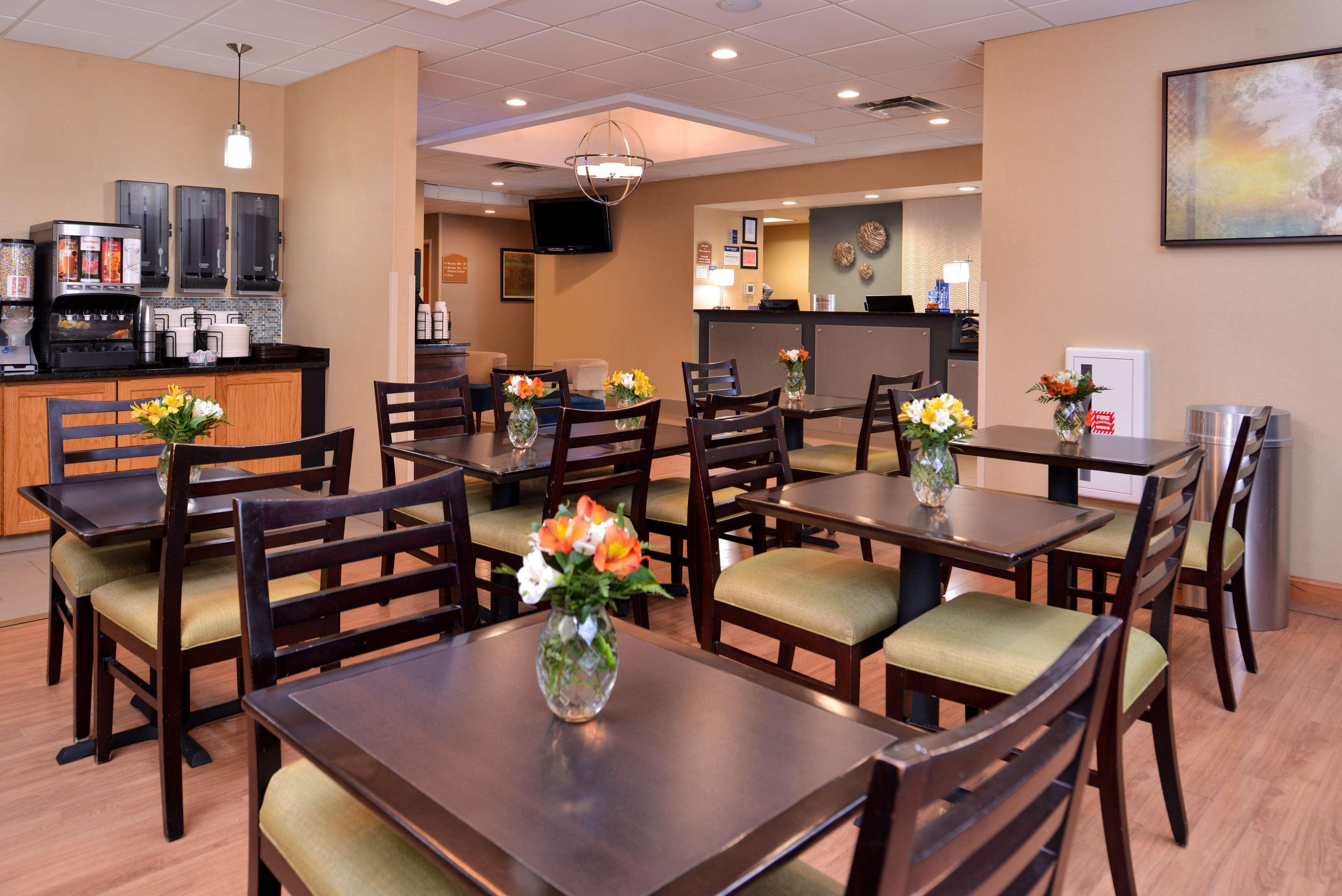 Best Western Plus University Inn Олийн Екстериор снимка
