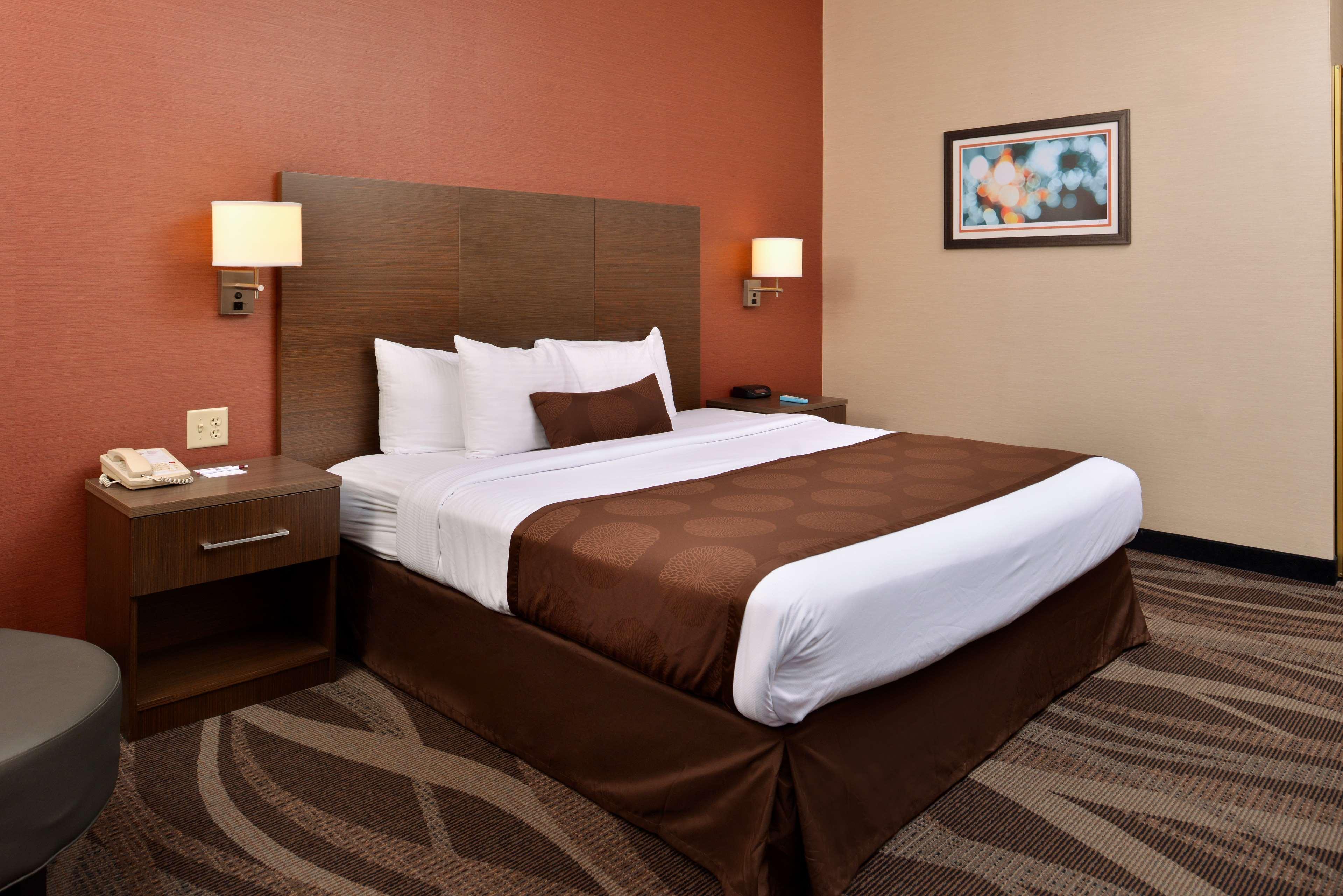 Best Western Plus University Inn Олийн Екстериор снимка
