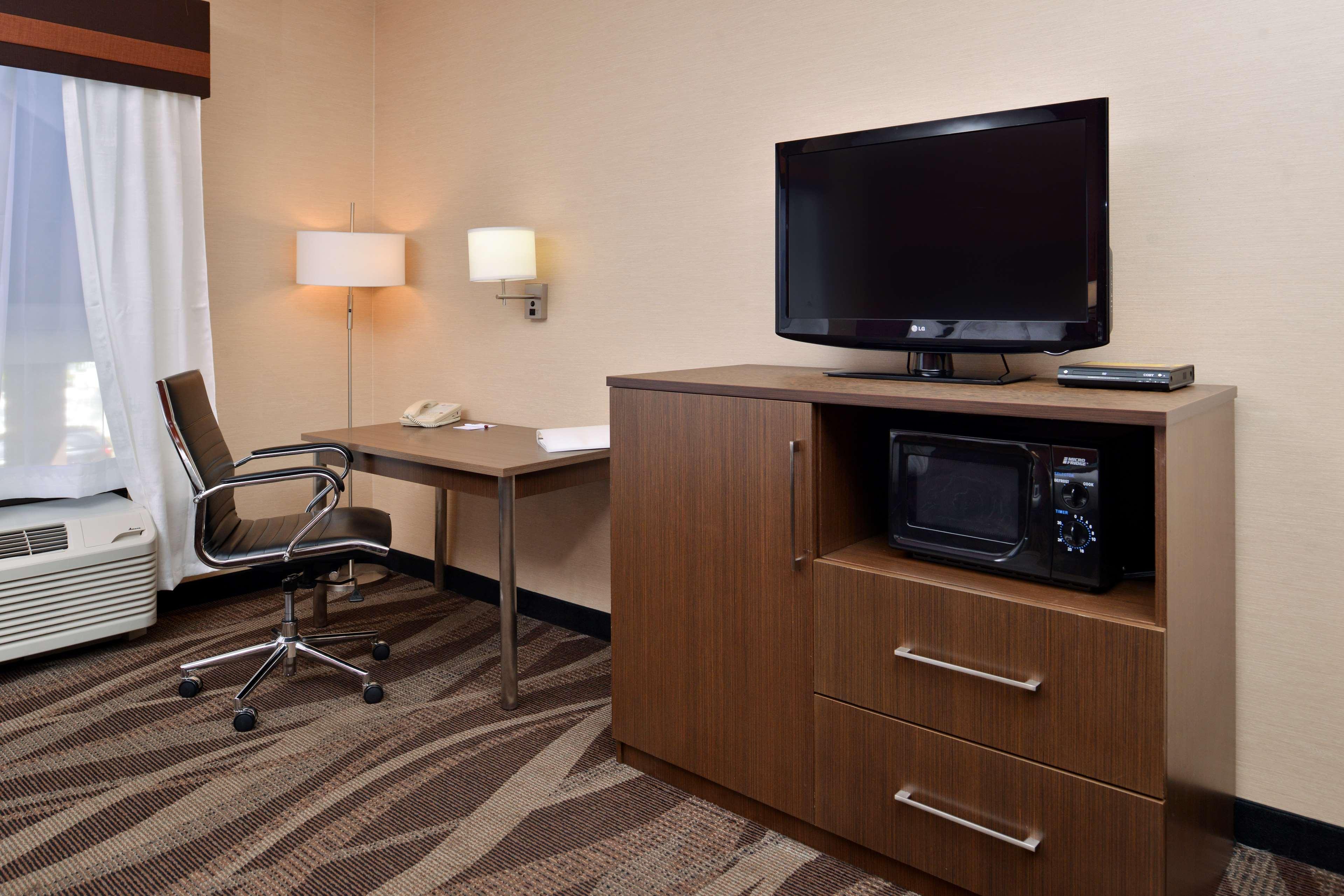 Best Western Plus University Inn Олийн Екстериор снимка